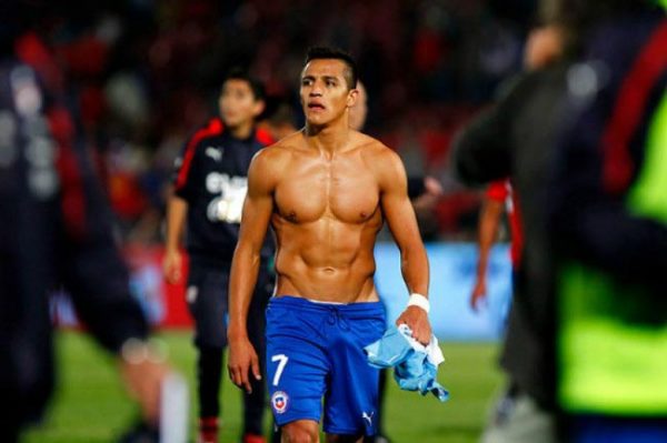 Alexis-Sanchez-muscular-torso-friendly-match-national-side-2015