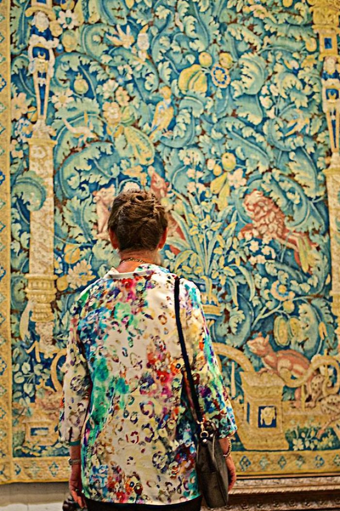 Photographer-goes-through-the-museums-to-capture-the-similarities-between-the-paintings-and-the-visitors-and-the-result-will-impress-you-59e6faa68ace9__700