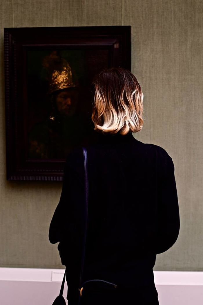 Photographer-goes-through-the-museums-to-capture-the-similarities-between-the-paintings-and-the-visitors-and-the-result-will-impress-you-59e6fab5c899e__700