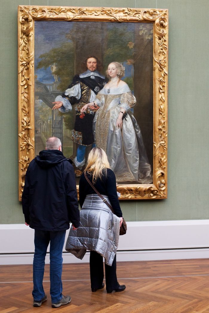 Photographer-goes-through-the-museums-to-capture-the-similarities-between-the-paintings-and-the-visitors-and-the-result-will-impress-you-59e6fb4604802__700