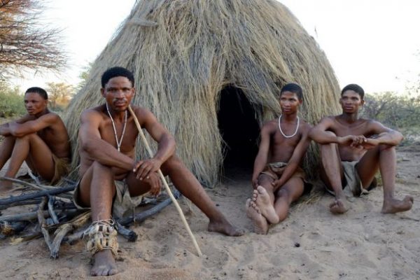 hadza_kabilesi_gencleri