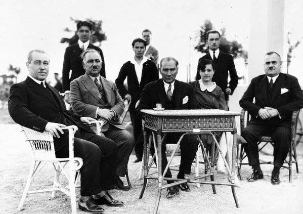 3. Hep Mustafa Kemal’in yanı başında