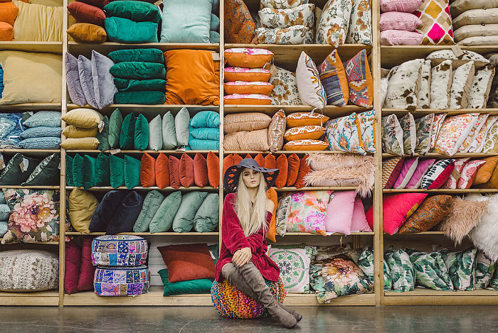 ugly-locations-beautiful-portraits-jenna-martin-lowes-26-5a1530a86d8d6__700