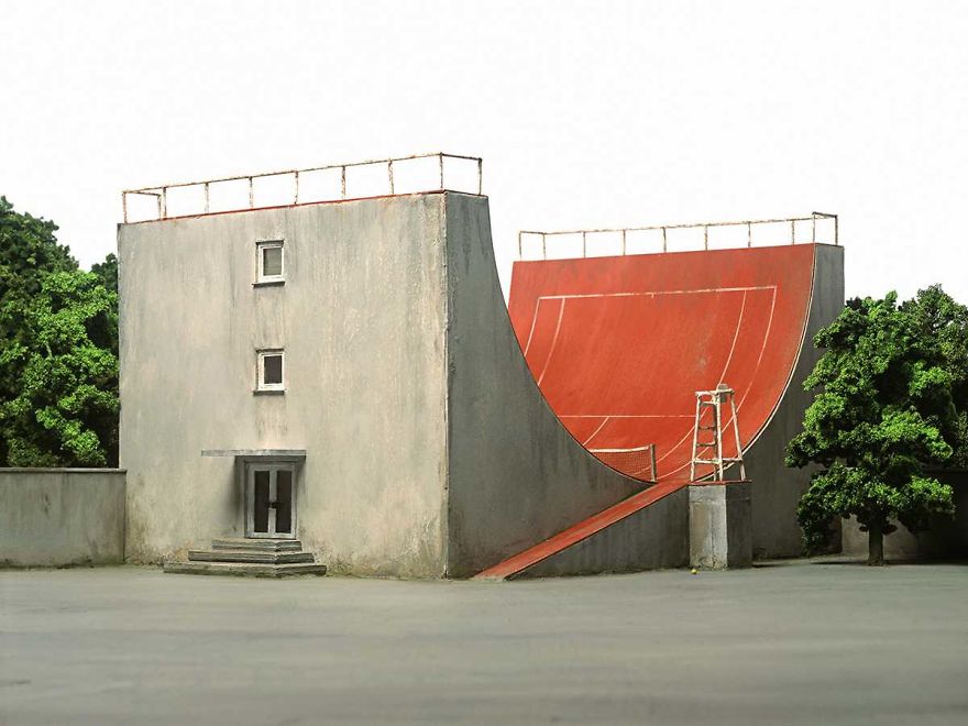 German-photographer-satirizes-modern-society-with-its-perfect-miniatures-5a3aec5d9d280__880