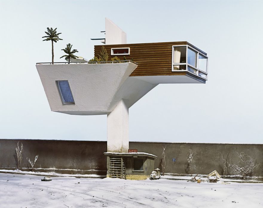 German-photographer-satirizes-modern-society-with-its-perfect-miniatures-5a3b6f90f2660__880