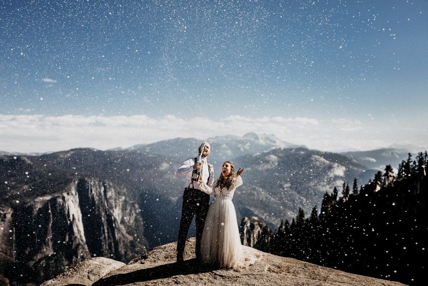 The-Top-50-Wedding-Photos-of-2017-5a4dea7e060e3__880