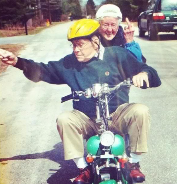 funny-grandparents-115-5a45ed12b0cf5__605