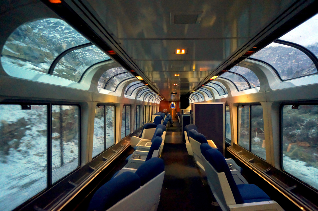 Поезд можно считать. Панорамный поезд. Панорамный вагон. Поезд со стеклянной крышей. Вагон с панорамными окнами.