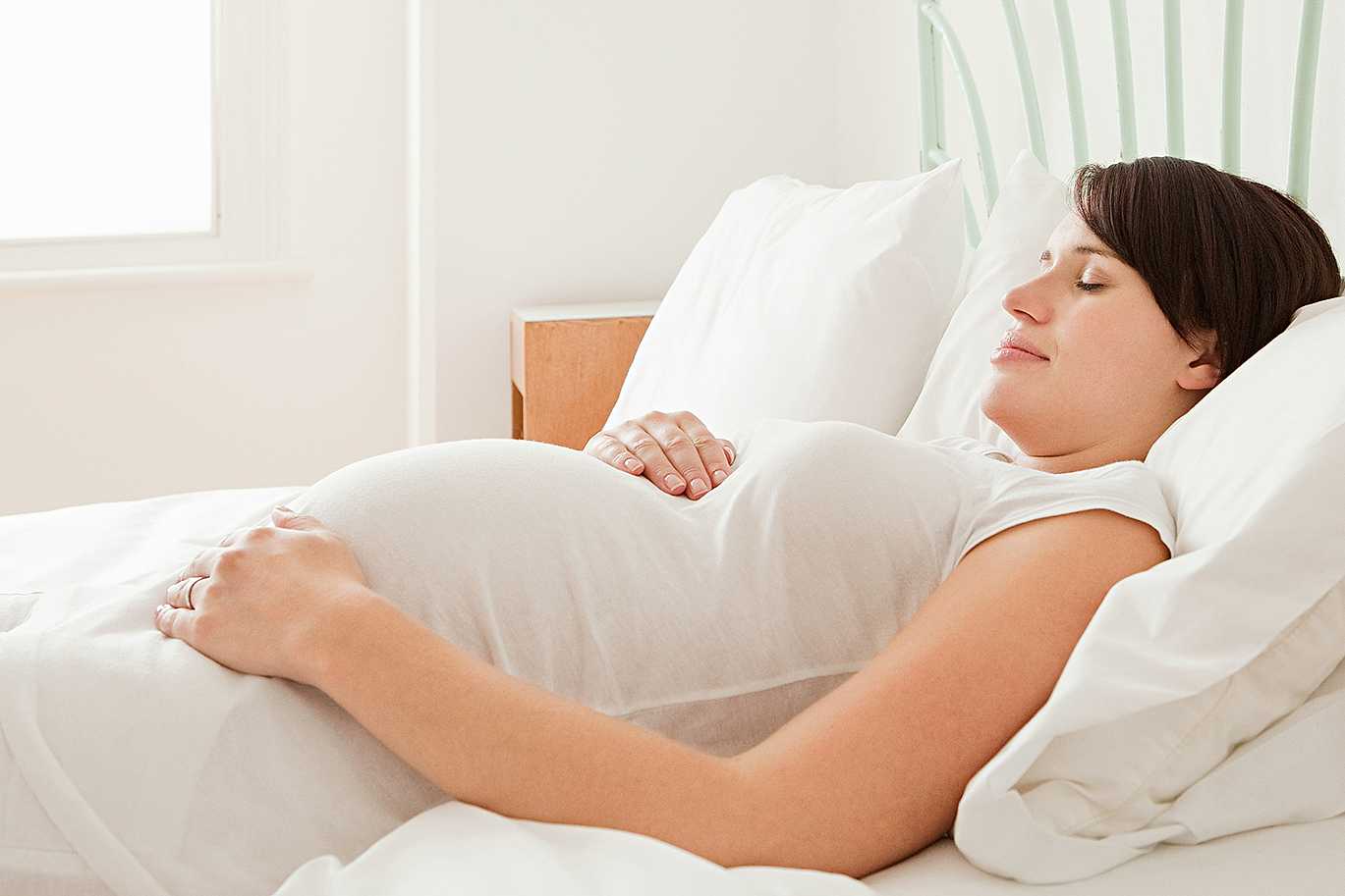 Почему беременным лежать на спине
