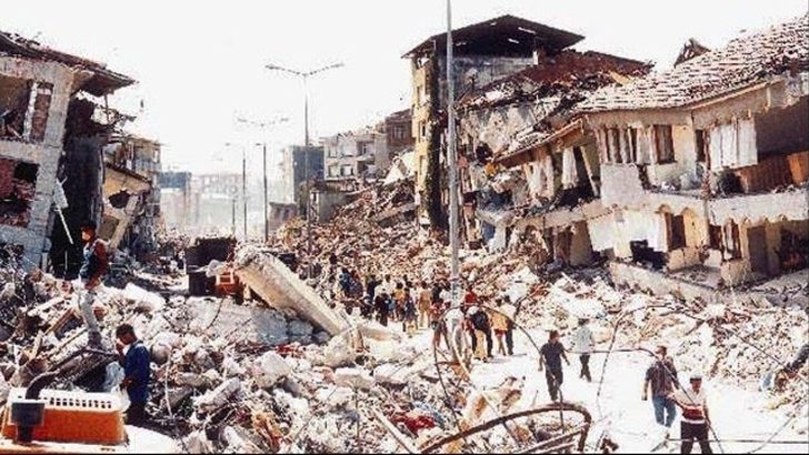 99 Marmara Depremi'nde Yardımımıza Uzanan Vefalı Bir El; "Dayan Komşu"