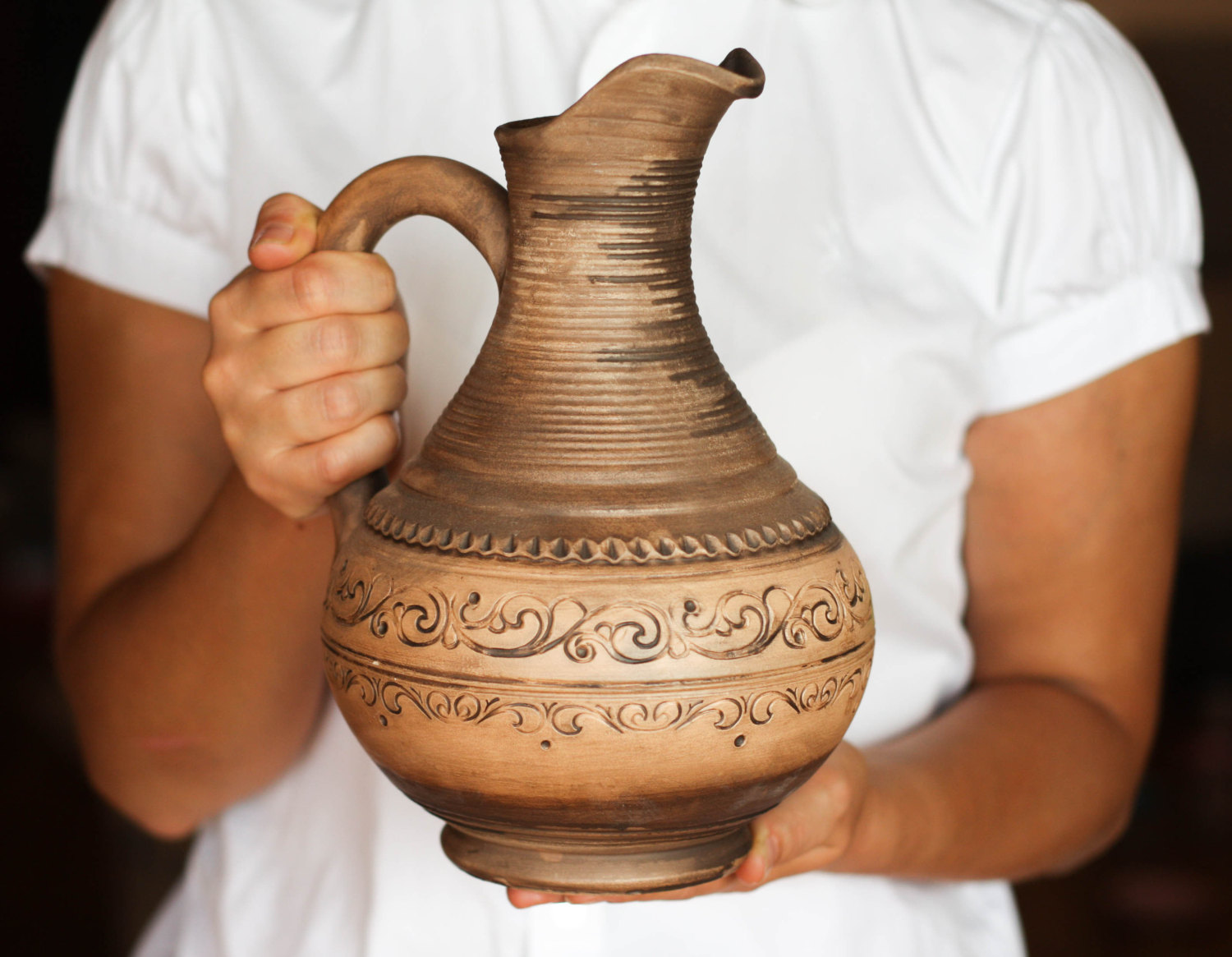 Pottery. Греческий глиняный кувшин. Гигантский кувшин. Структура керамического кувшина. Сушка керамического кувшина.