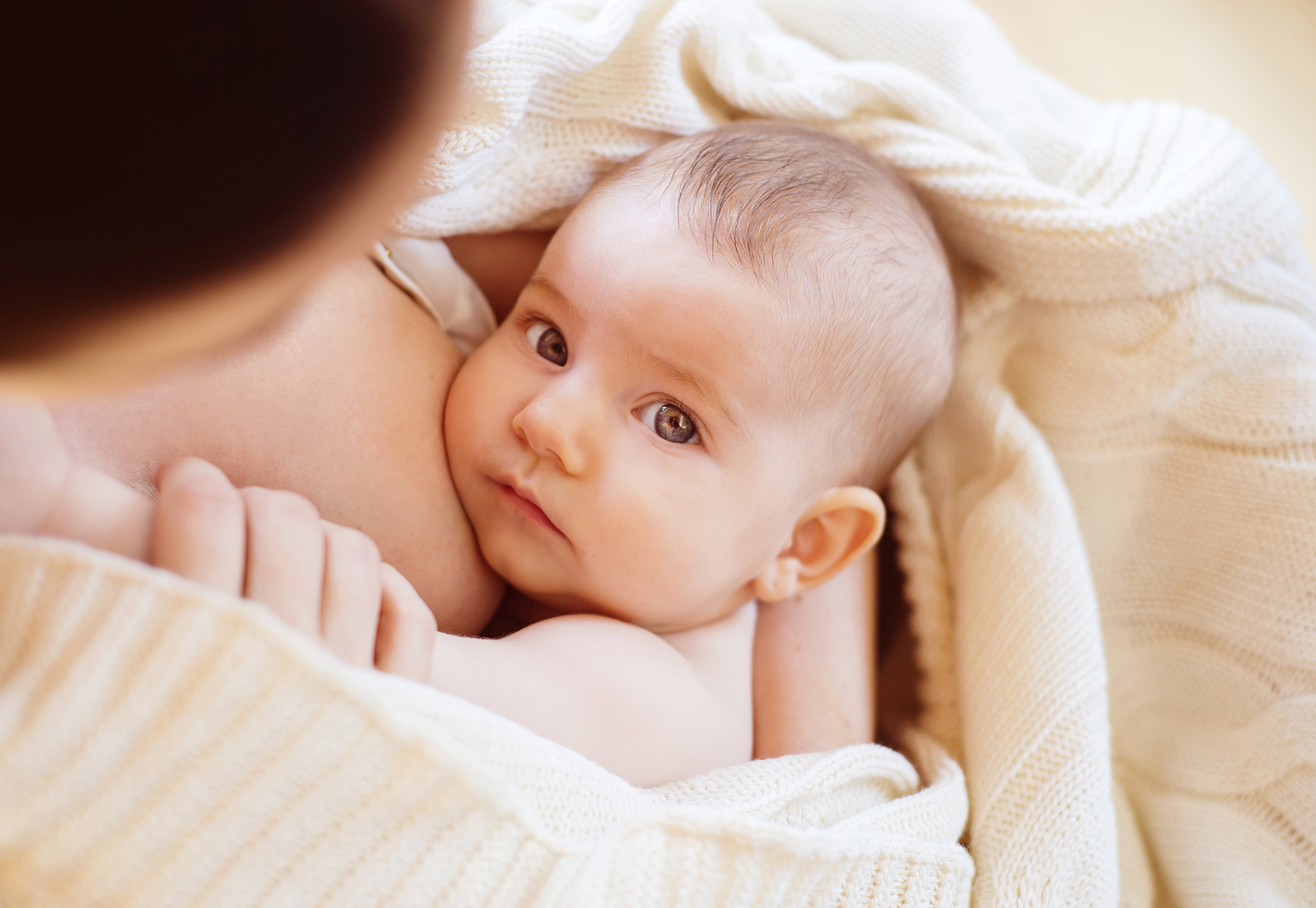 Yeni Anne Olanlar İçin 18 Maddede Bebek Emzirmek