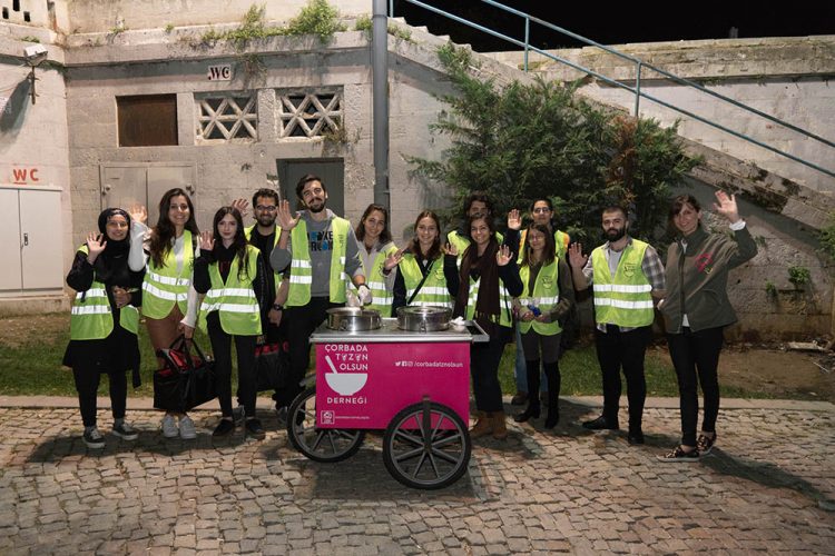 Üniversite Öğrencilerinin Hem Gönüllü Olup Hem Eğleneceği &quot;Şehrin İyi