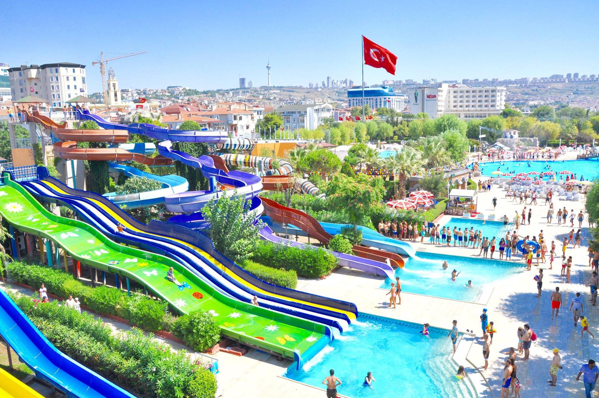 tatile gidemeyenlere istanbul daki en iyi aquaparklar ve yuzme havuzlari