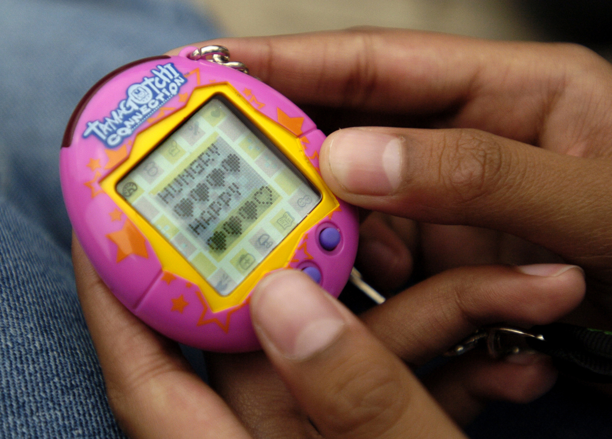  ocuklu umuzdan Bir Par a Sanal Bebek Tamagotchi Geri D nd 