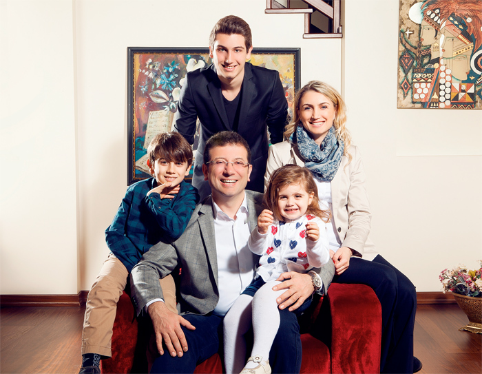 Fransız Dergisinin Kapağında &quot;First Lady&quot; Olarak Tanıtılan