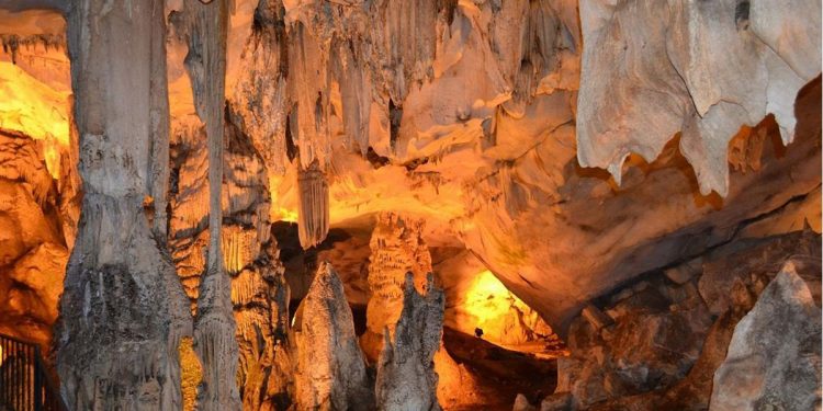 Damla Taşları ve Sarkıtlarıyla Eşsiz Bir Doğa Harikası: Dupnisa Mağarası