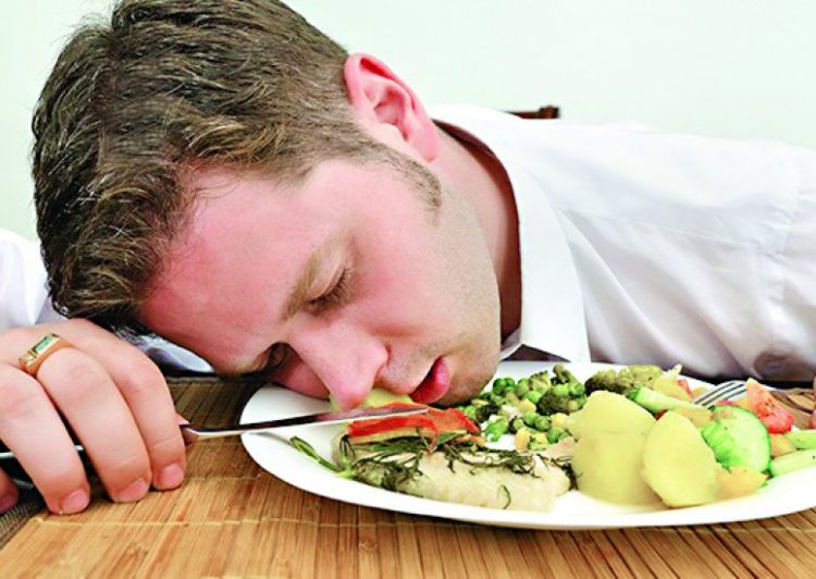 Mutfakta Sık Sık Yaptığımız ve Sağlığımızı Tehdit Eden 10 Alışkanlık