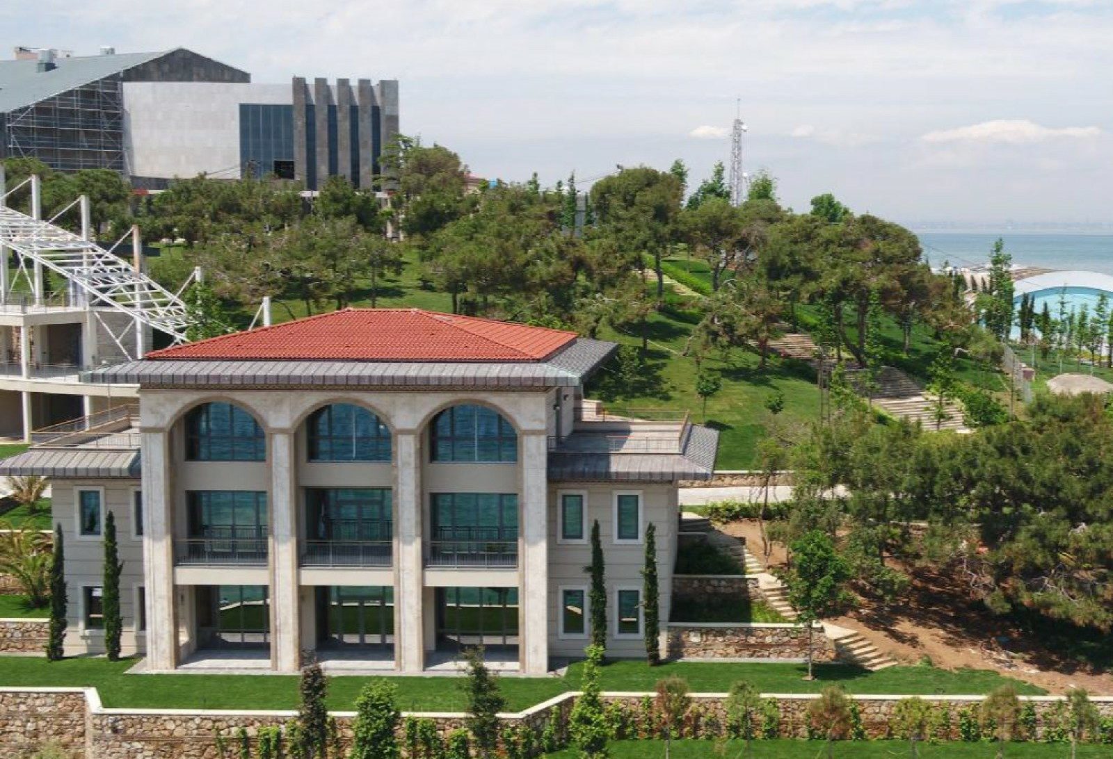 Demokrasi ve Özgürlükler Adası Tarihe Tanık Olan Yassı Ada’nın Yeni Hali