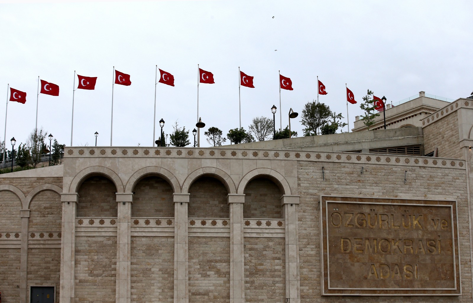 Demokrasi ve Özgürlükler Adası Tarihe Tanık Olan Yassı Ada’nın Yeni Hali
