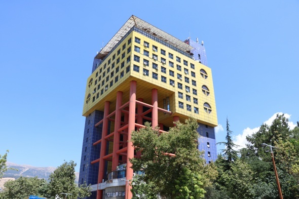 dünyanın en saçma binası
