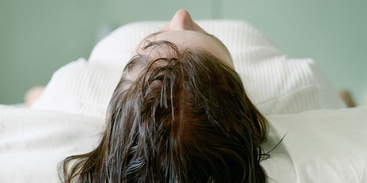ıslak saçla uyursanız ne olur?