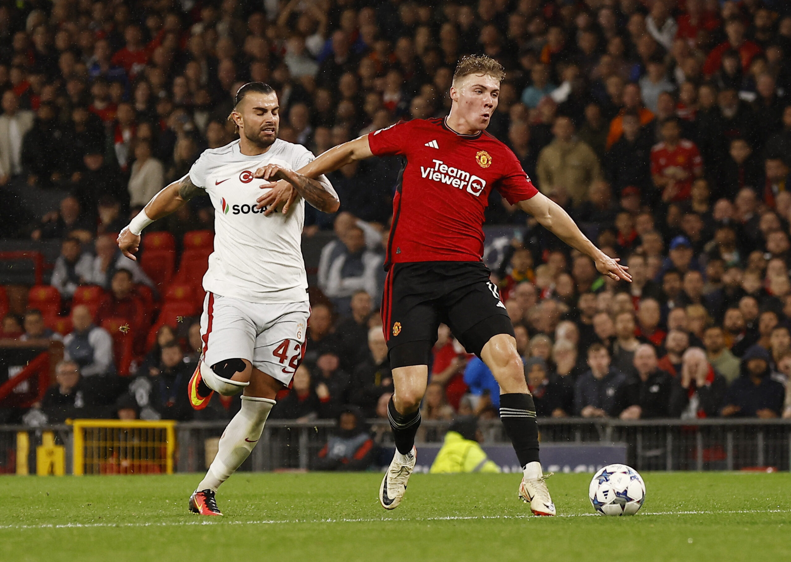 Manchester united vs galatasaray. Галатасарай Манчестер Юнайтед. Арсенал - Бавария матч. Бавария Арсенал. Бавария Арсенал 10 2.